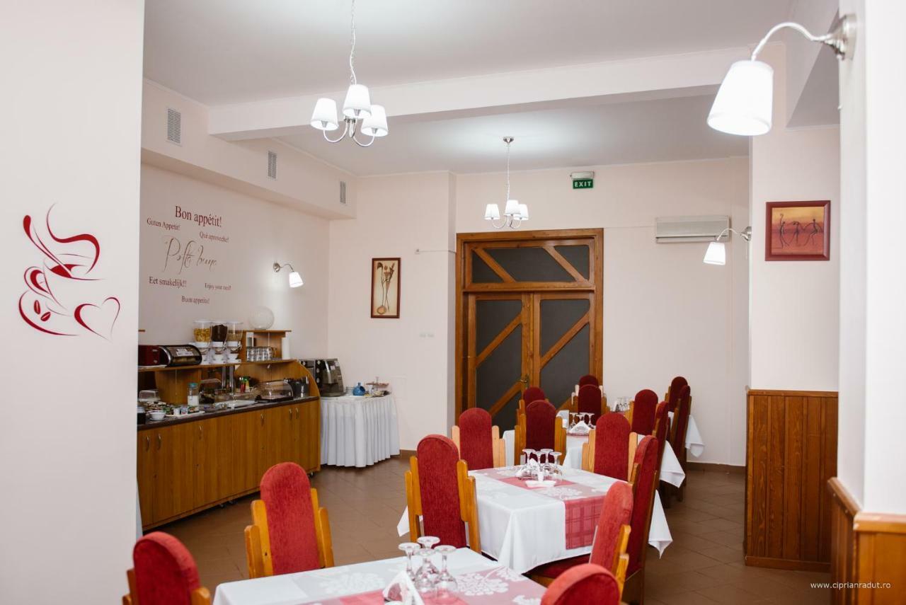 Hotel Iris Tîrnăveni Екстериор снимка