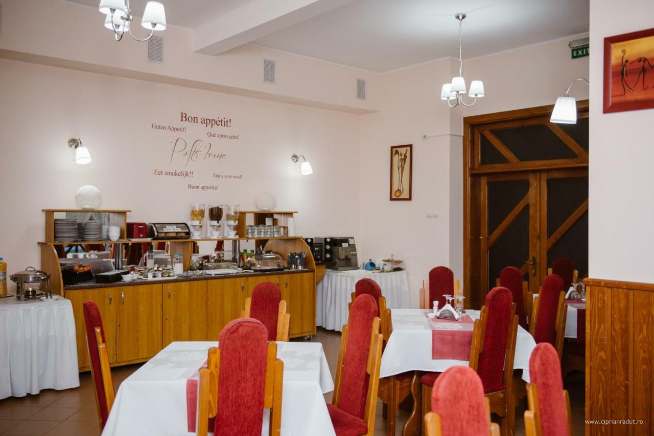 Hotel Iris Tîrnăveni Екстериор снимка